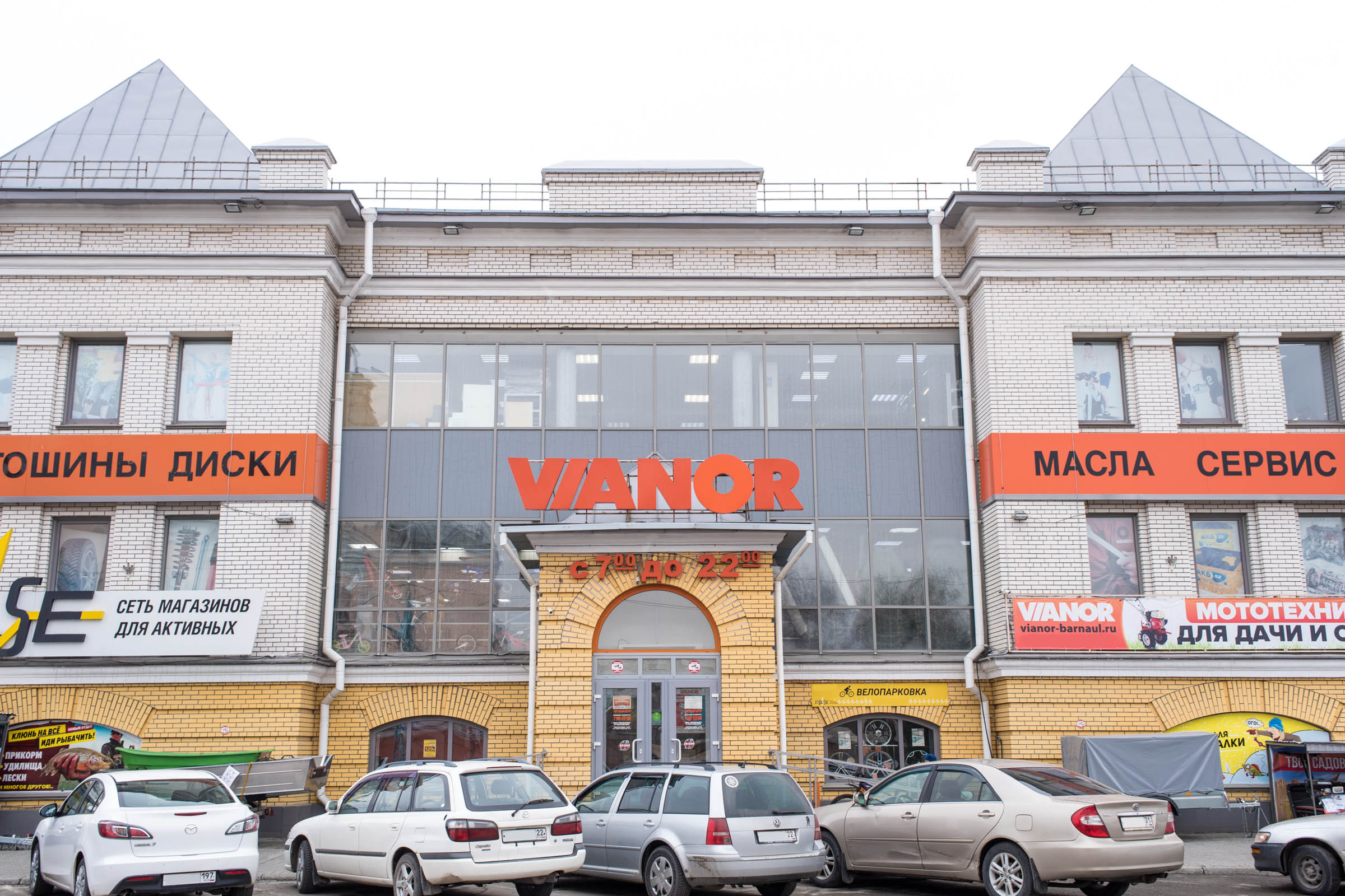 Магазин "Эскор Хайтек-маркет" в Барнауле на Ползунова